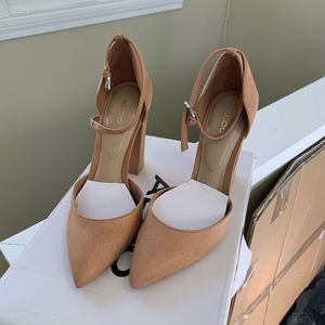 Aldo Nicholes Size 6.5 Tan